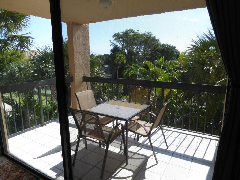600 Egret Circle, Delray Beach, FL 33444