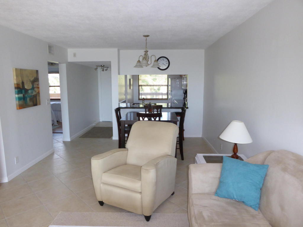 600 Egret Circle, Delray Beach, FL 33444