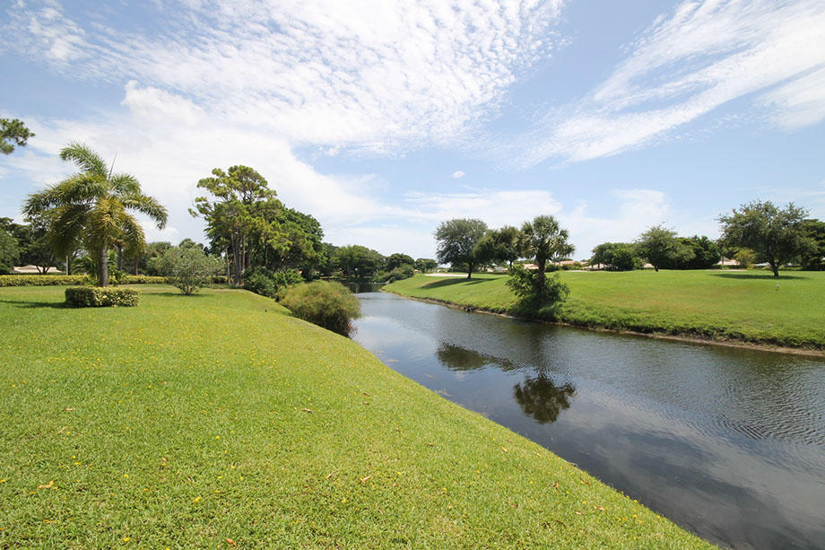 401 Greensward Lane, Delray Beach, FL 33445