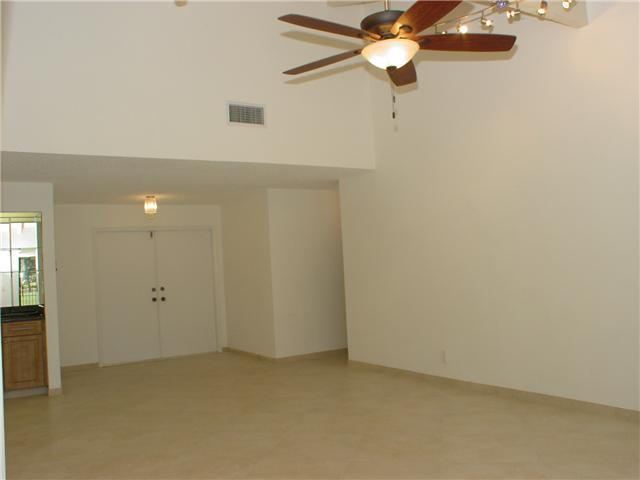 902 Foxpointe Circle, Delray Beach, FL 33445