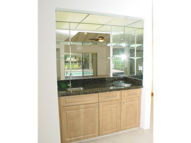 902 Foxpointe Circle, Delray Beach, FL 33445