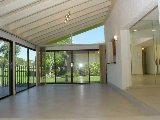 902 Foxpointe Circle, Delray Beach, FL 33445
