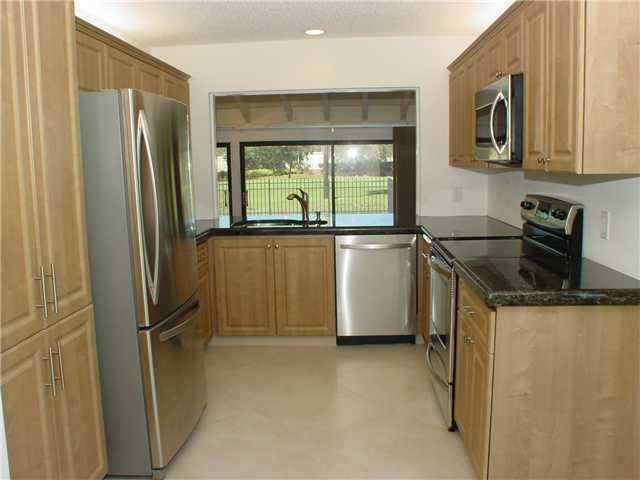 902 Foxpointe Circle, Delray Beach, FL 33445