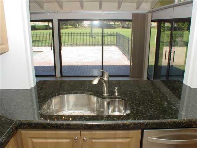 902 Foxpointe Circle, Delray Beach, FL 33445