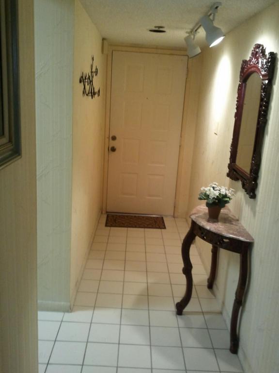 7290 Kinghurst Drive, Delray Beach, FL 33446