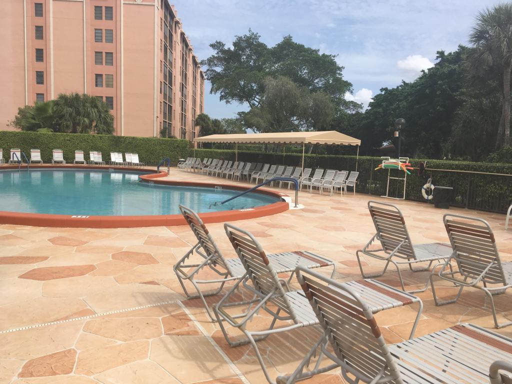 14425 Strathmore Lane, Delray Beach, FL 33446