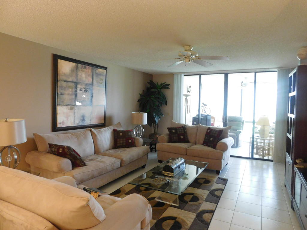 7326 Clunie Place, Delray Beach, FL 33446