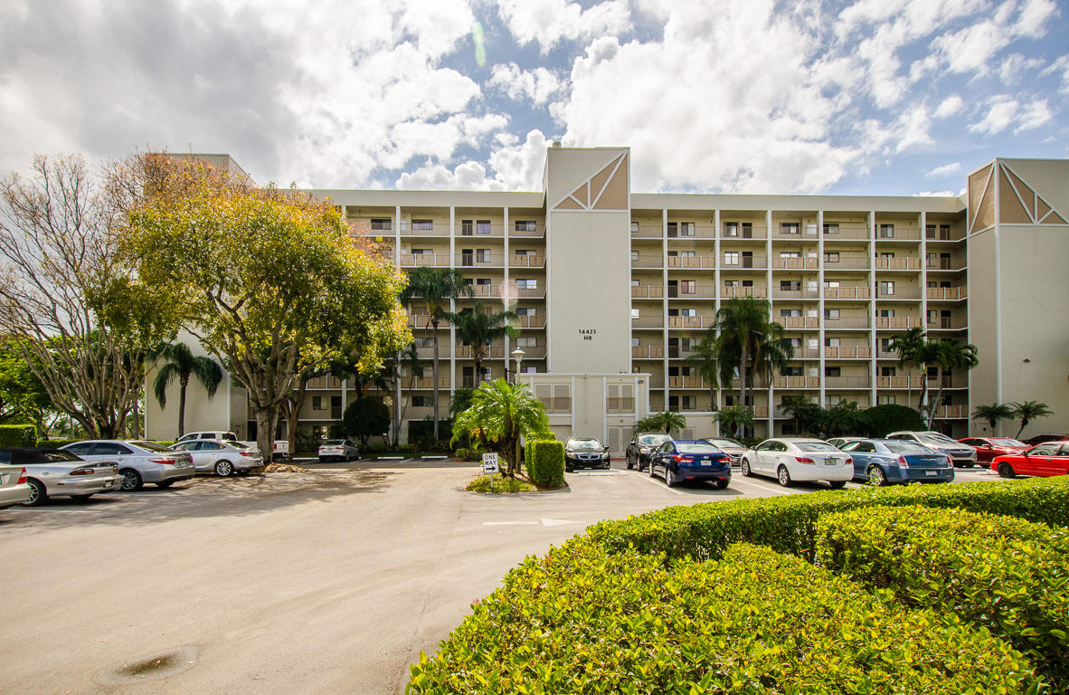 14425 Strathmore Lane, Delray Beach, FL 33446