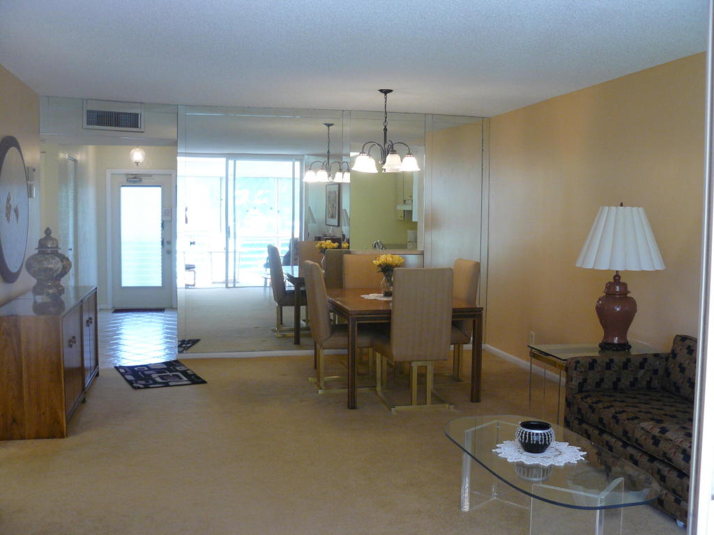 27 Abbey Lane, Delray Beach, FL 33446