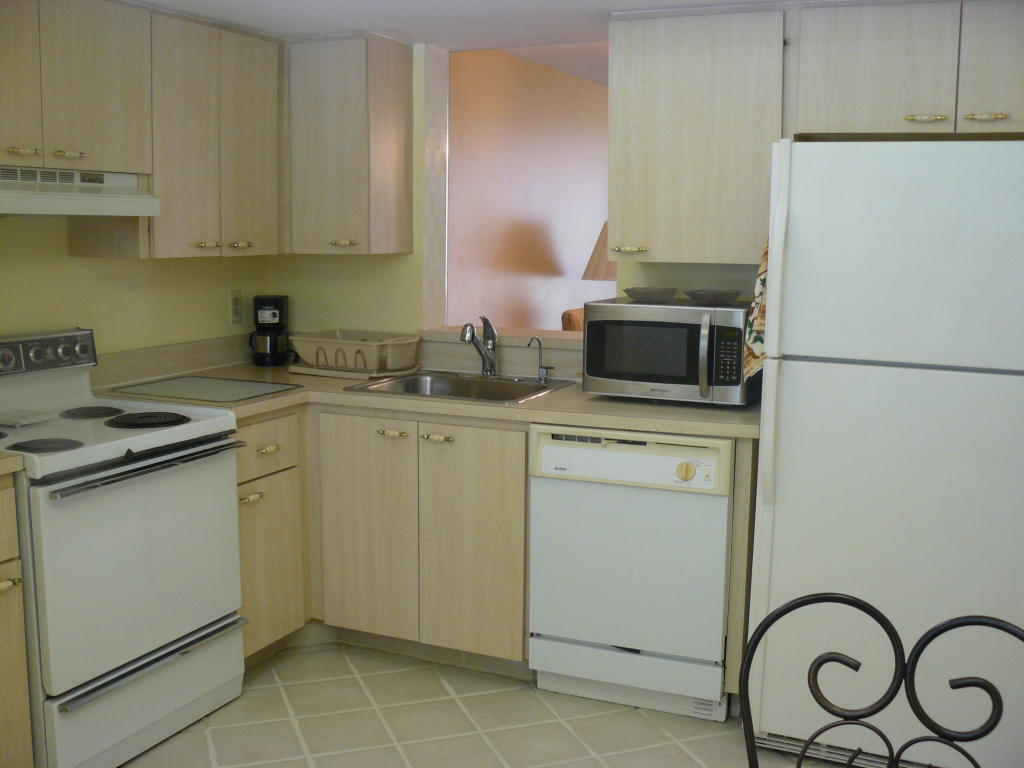 27 Abbey Lane, Delray Beach, FL 33446