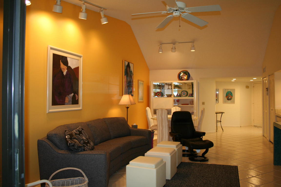 7599 Glendevon Lane, Delray Beach, FL 33446