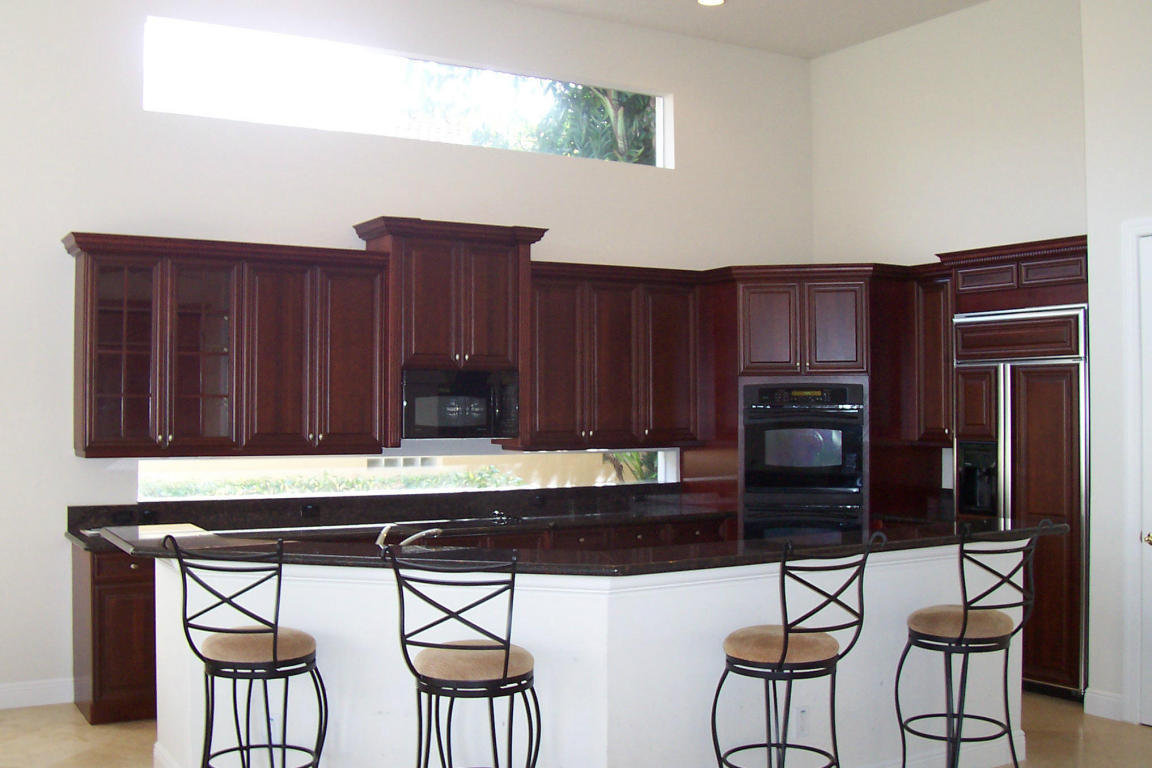 8041 Valhalla Drive, Delray Beach, FL 33446