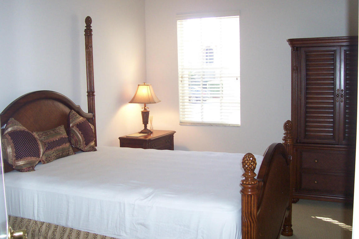 8041 Valhalla Drive, Delray Beach, FL 33446