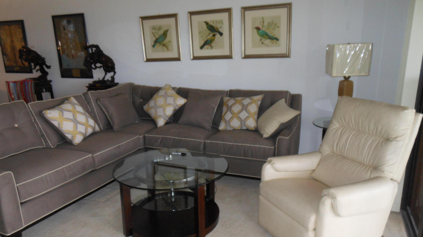 7455 Glendevon Lane, Delray Beach, FL 33446