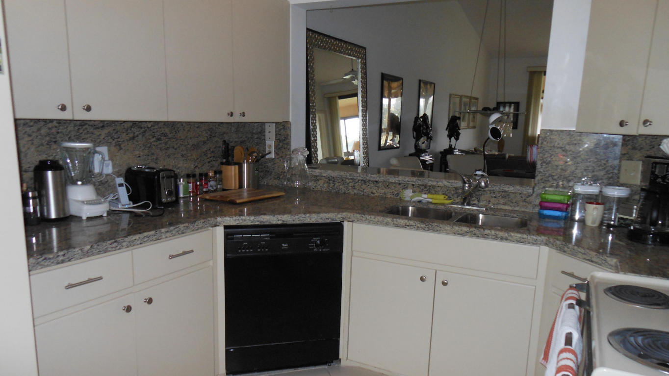 7455 Glendevon Lane, Delray Beach, FL 33446