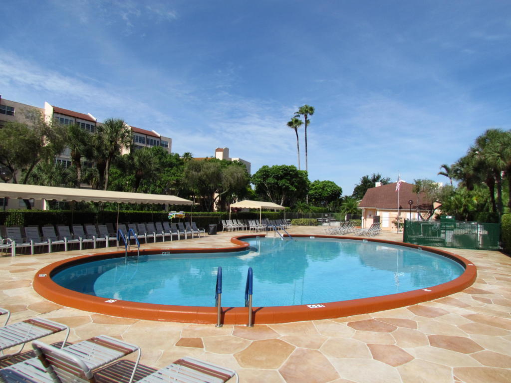 14425 Strathmore Lane, Delray Beach, FL 33446