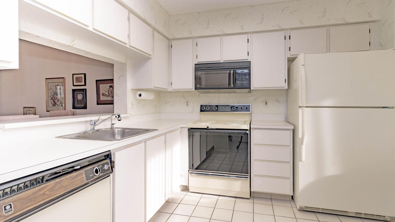 7260 Kinghurst Drive Unit 703, Delray Beach, FL 33446
