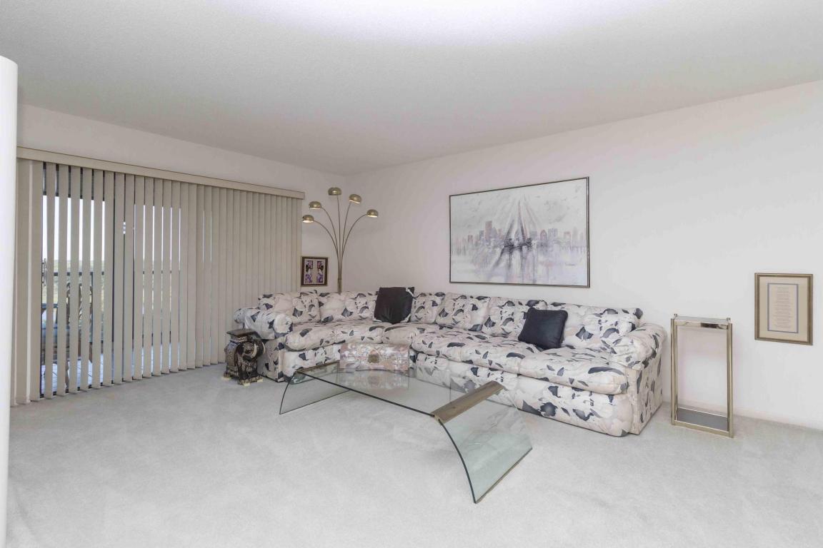 7260 Kinghurst Drive Unit 703, Delray Beach, FL 33446