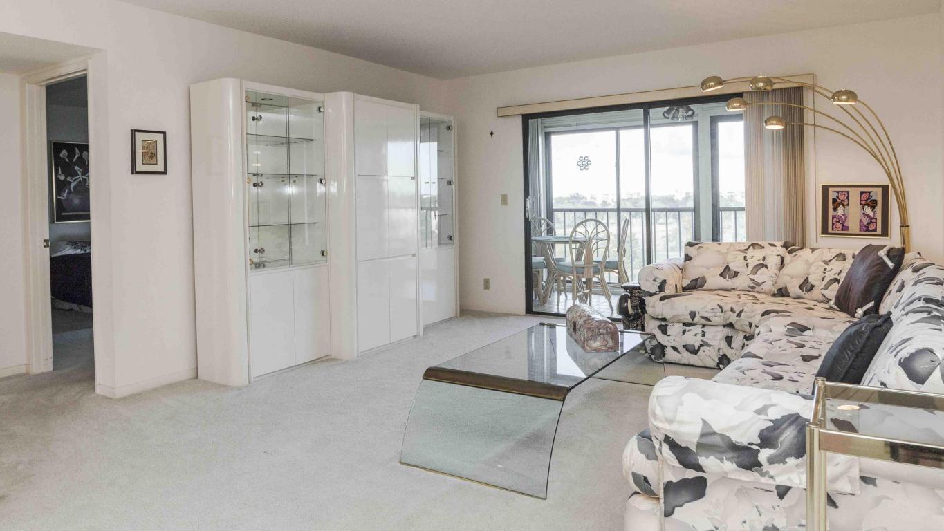 7260 Kinghurst Drive Unit 703, Delray Beach, FL 33446