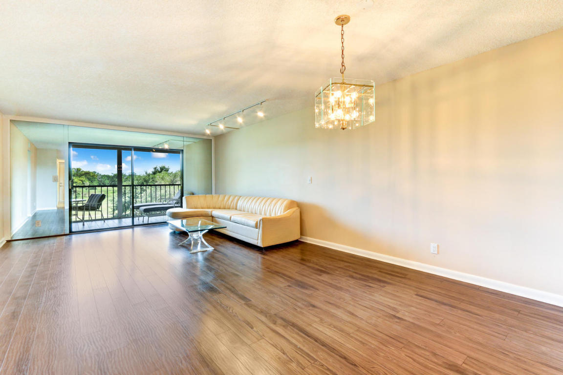 7240 Huntington Lane, Delray Beach, FL 33446