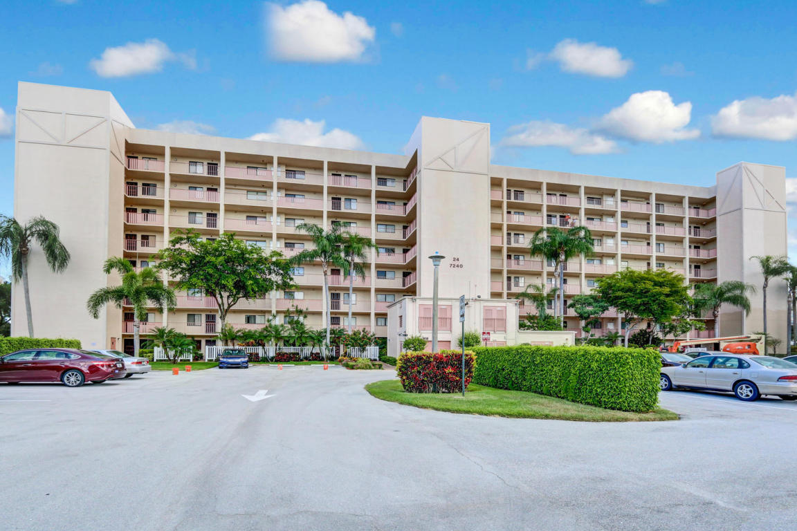 7240 Huntington Lane, Delray Beach, FL 33446