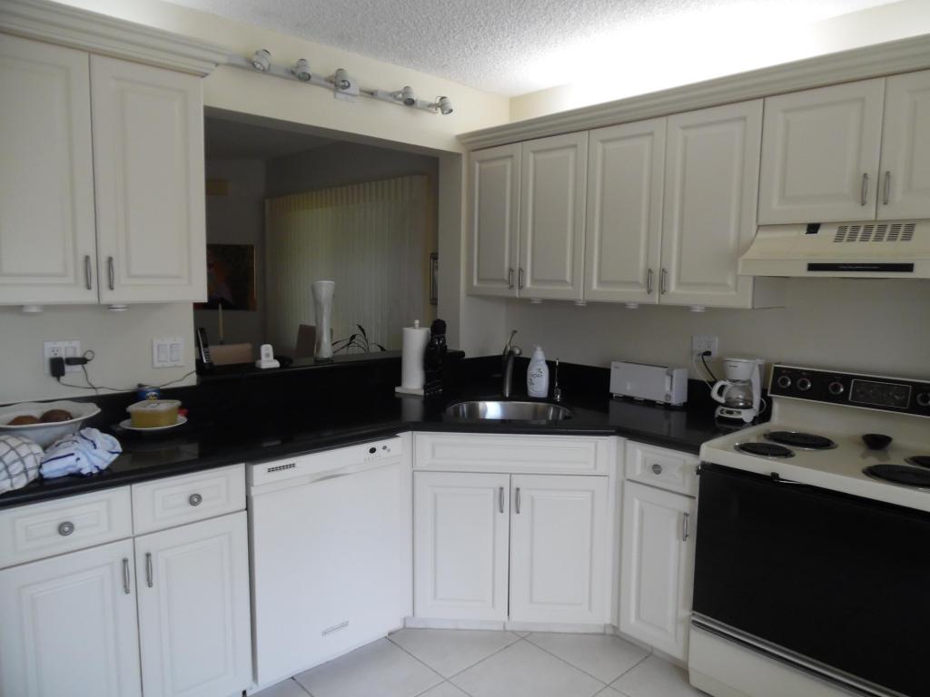 7677 Glendevon Lane, Delray Beach, FL 33446