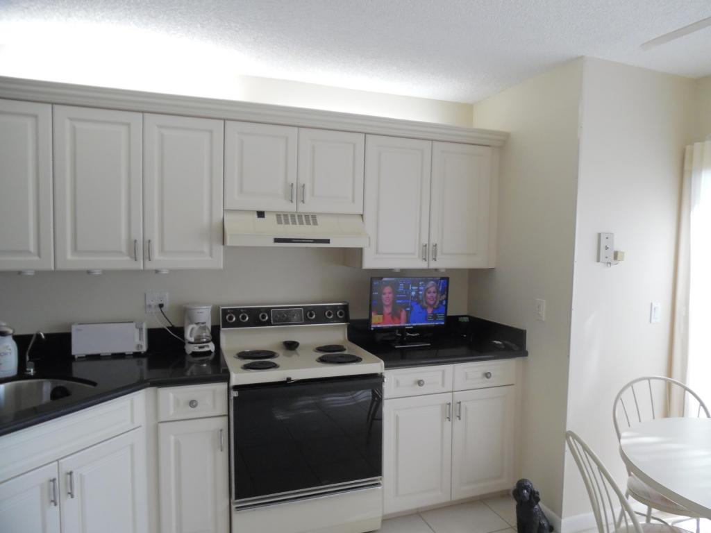 7677 Glendevon Lane, Delray Beach, FL 33446