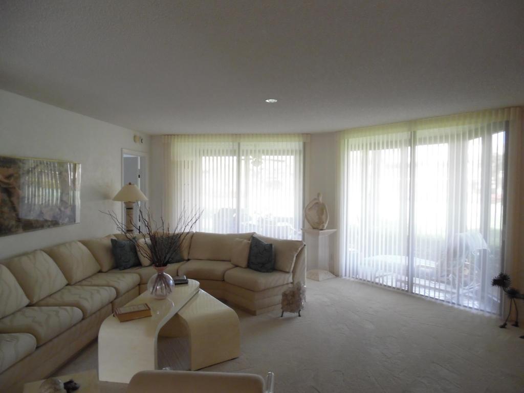7677 Glendevon Lane, Delray Beach, FL 33446