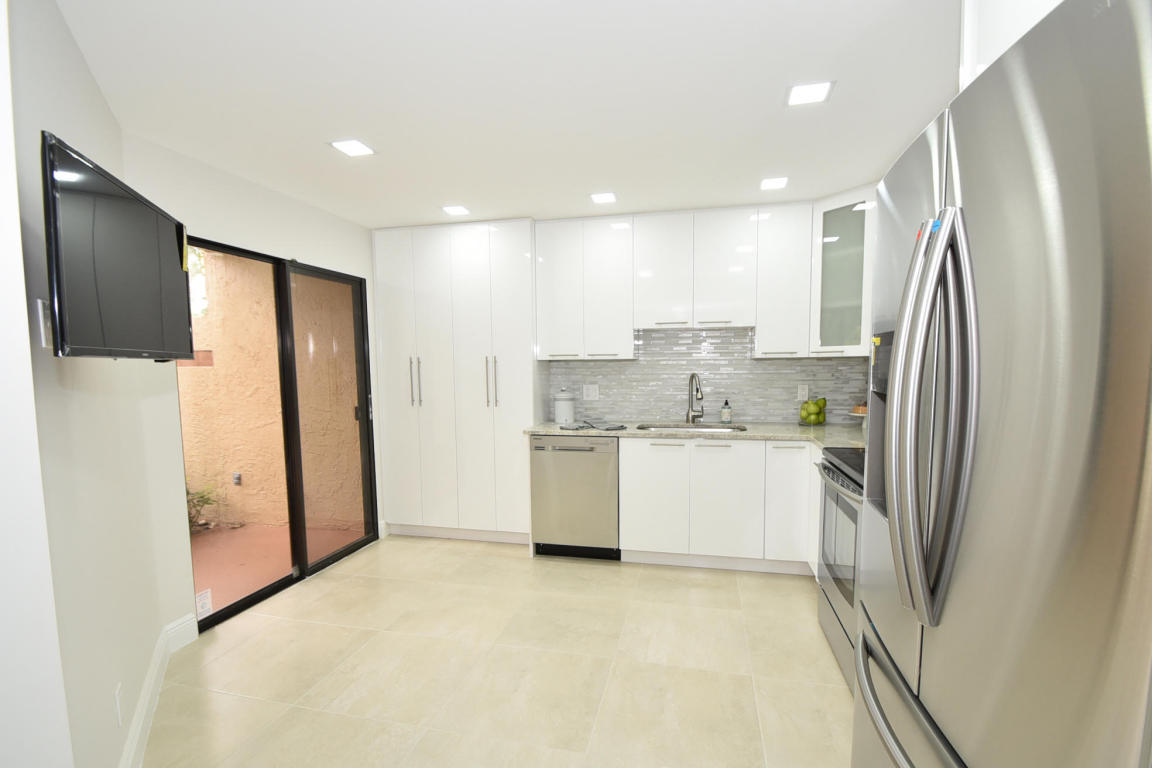 7509 Glendevon Lane, Delray Beach, FL 33446