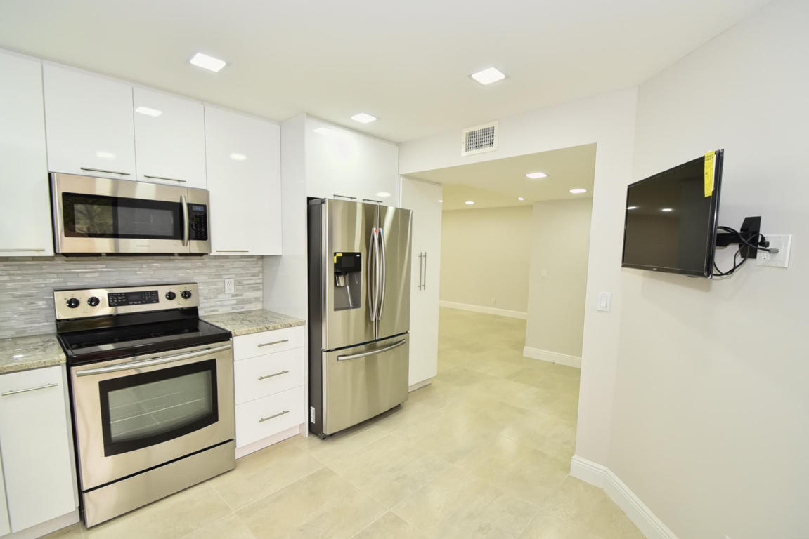 7509 Glendevon Lane, Delray Beach, FL 33446