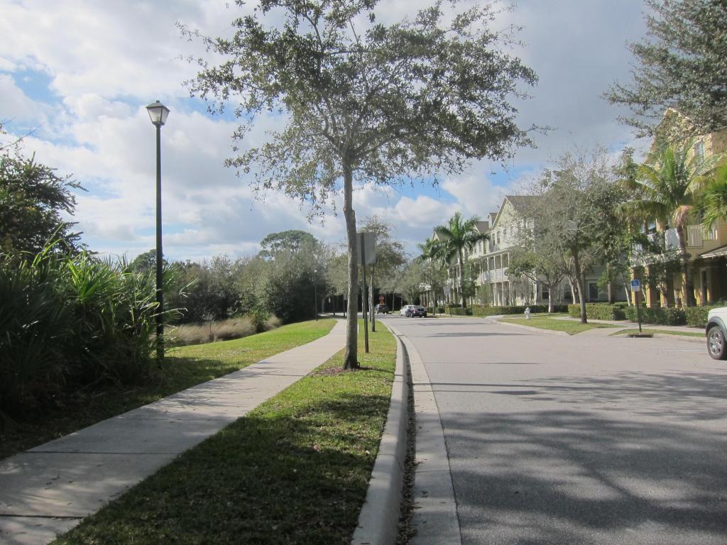 334 W Thatch Palm Circle, Jupiter, FL 33458