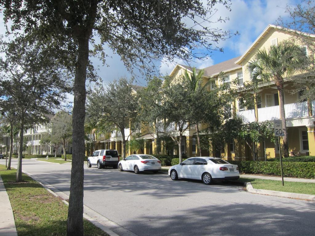 334 W Thatch Palm Circle, Jupiter, FL 33458
