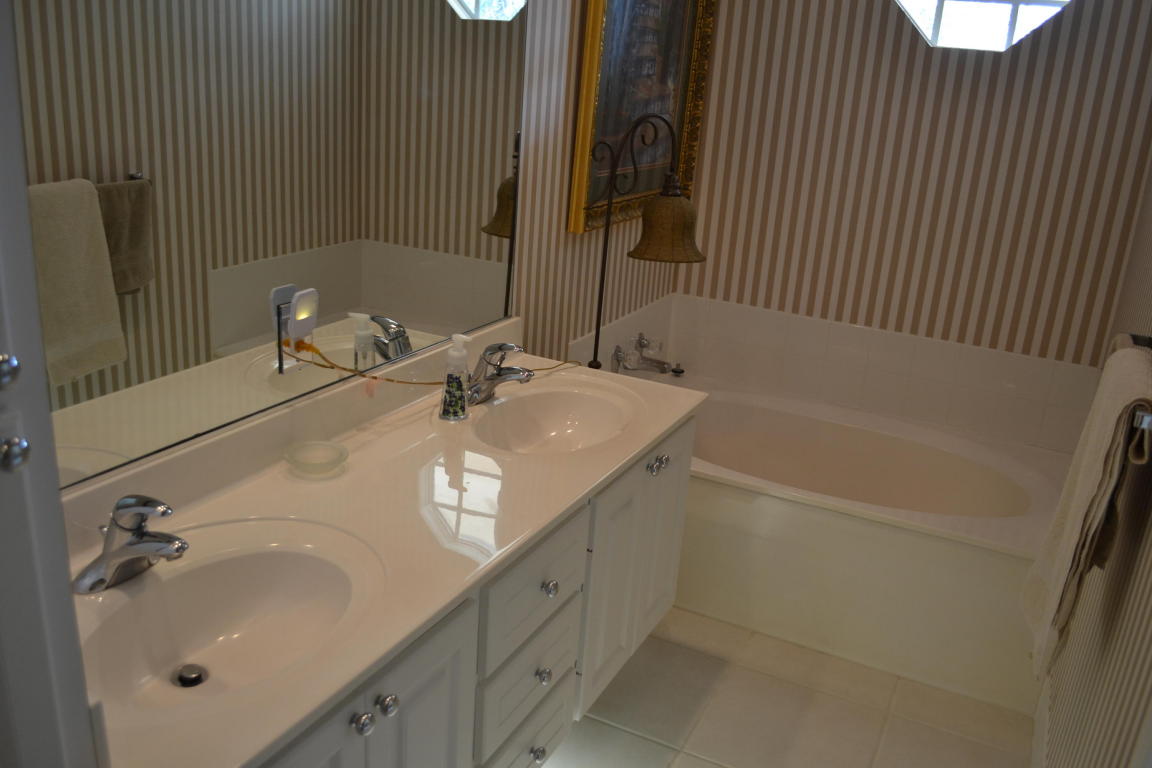 122 Ashley Court, Jupiter, FL 33458