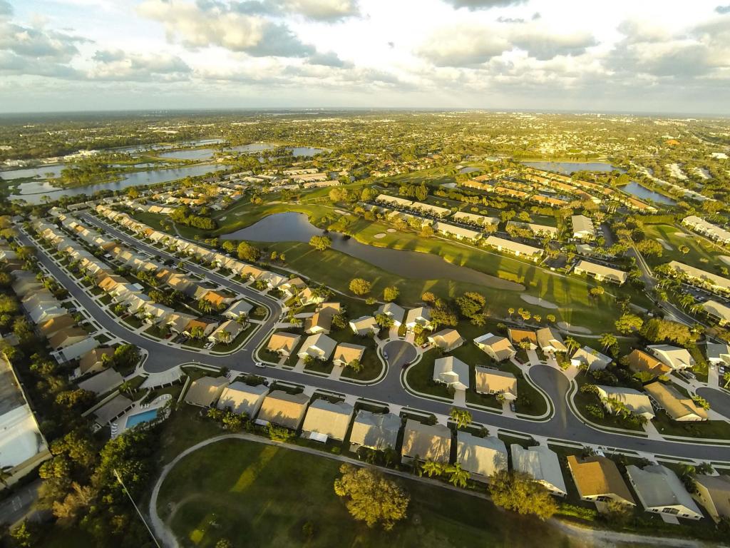 275 Moccasin Trail W, Jupiter, FL 33458