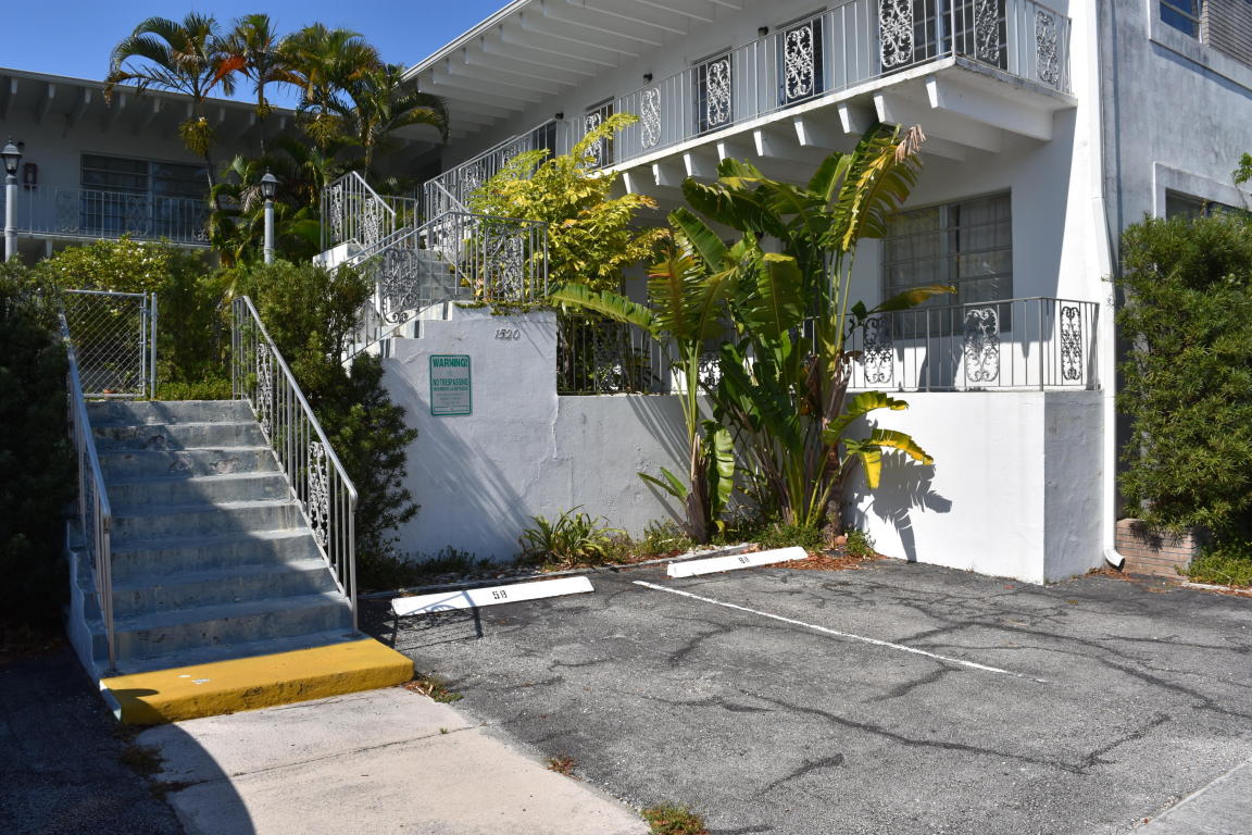 1520 Lake Avenue, Lake Worth, FL 33460