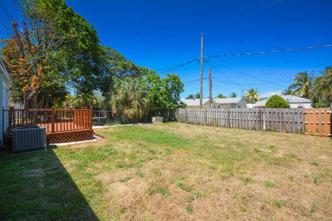 1020 N L Street, Lake Worth, FL 33460