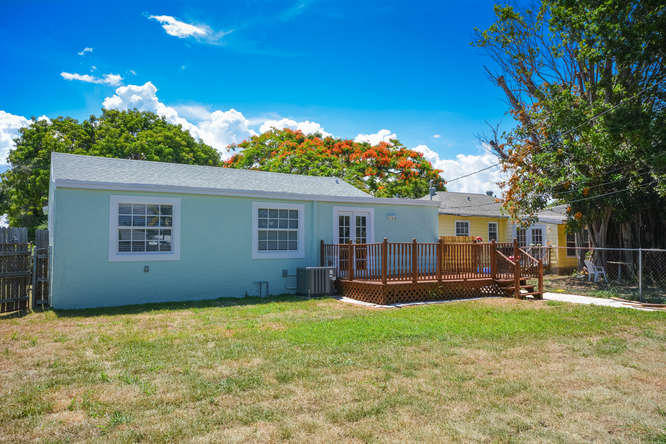 1020 N L Street, Lake Worth, FL 33460