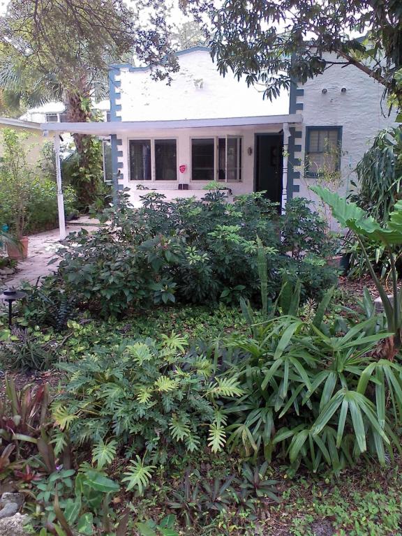 705 N Palmway, Lake Worth, FL 33460