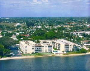 1516 S Lakeside Drive, Lake Worth, FL 33460