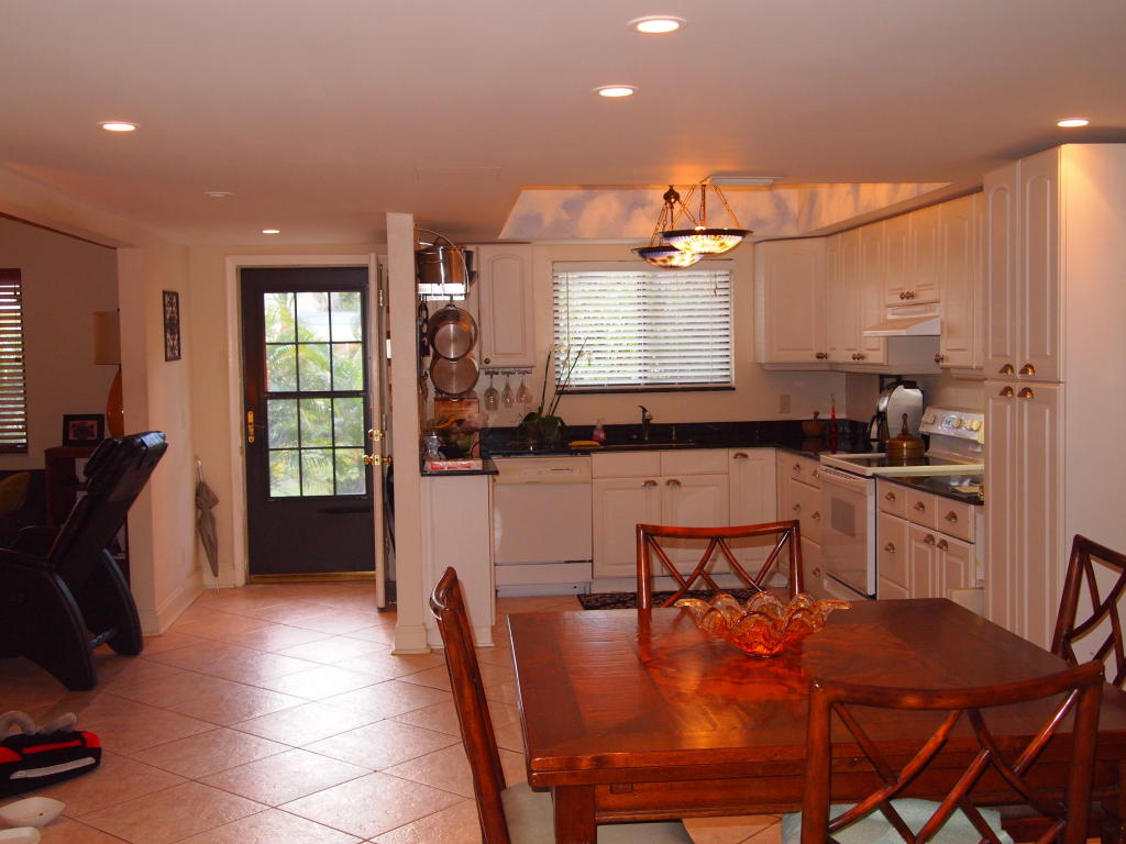 412 S Palmway, Lake Worth, FL 33460