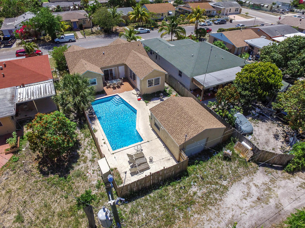 717 N E Street, Lake Worth, FL 33460