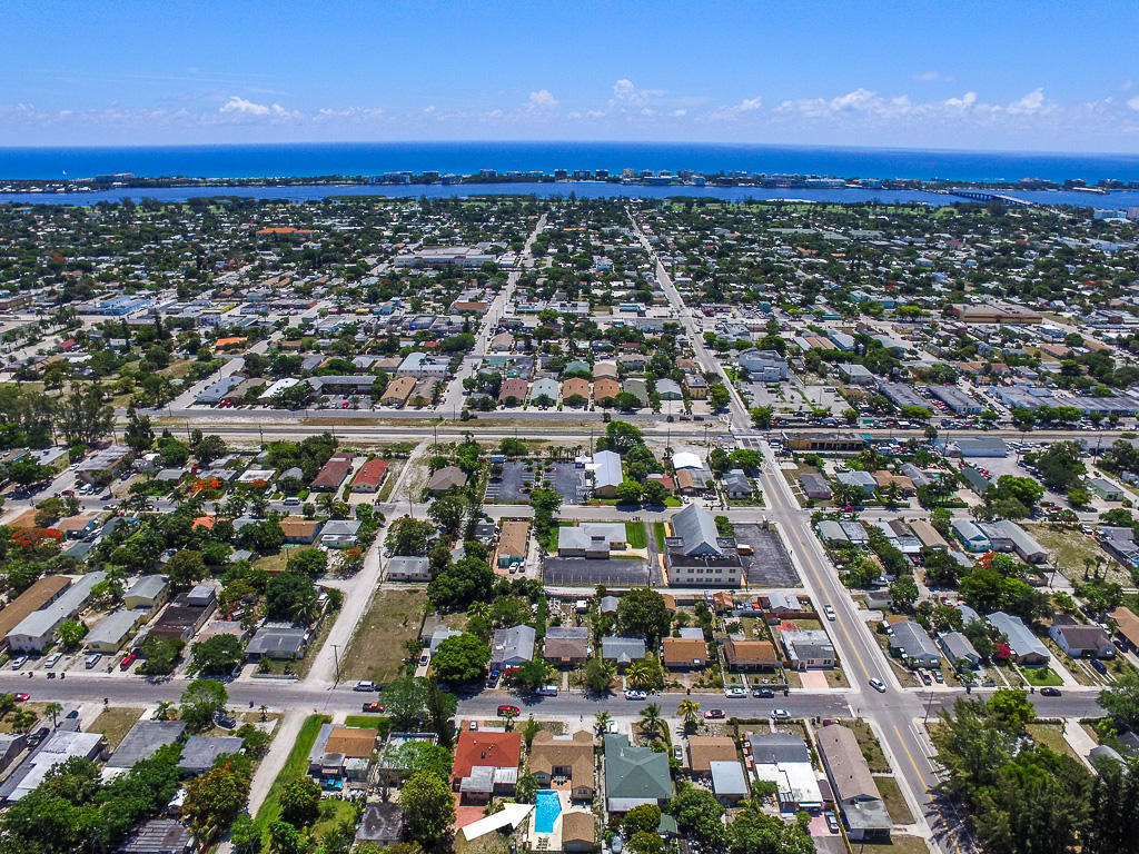 717 N E Street, Lake Worth, FL 33460