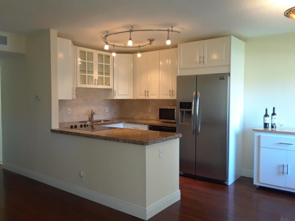 2960 Lake Osborne Drive, Lake Worth, FL 33461