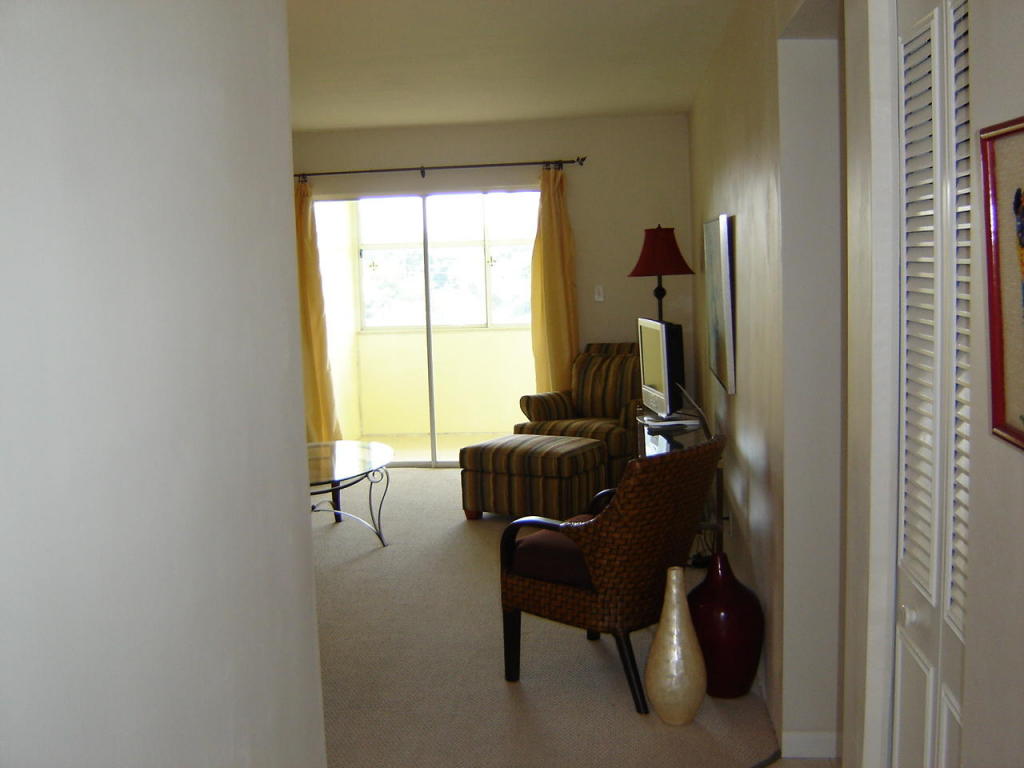 2566 S Garden Drive S, Lake Worth, FL 33461