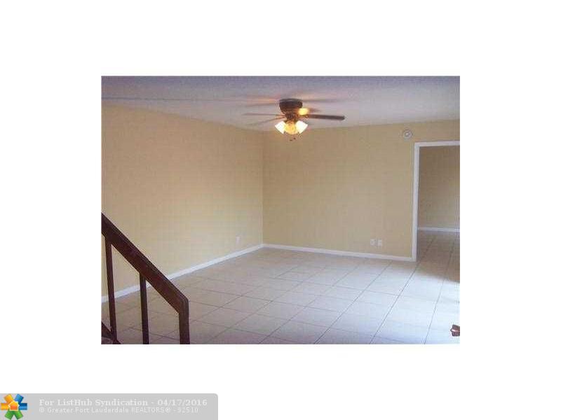 1104 Waterview Dr 1104, Palm Springs, FL 33461