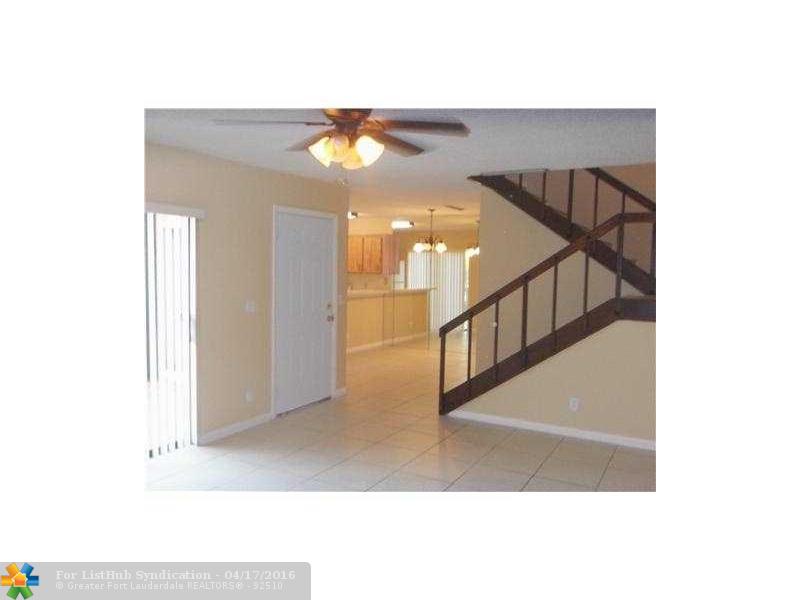 1104 Waterview Dr 1104, Palm Springs, FL 33461