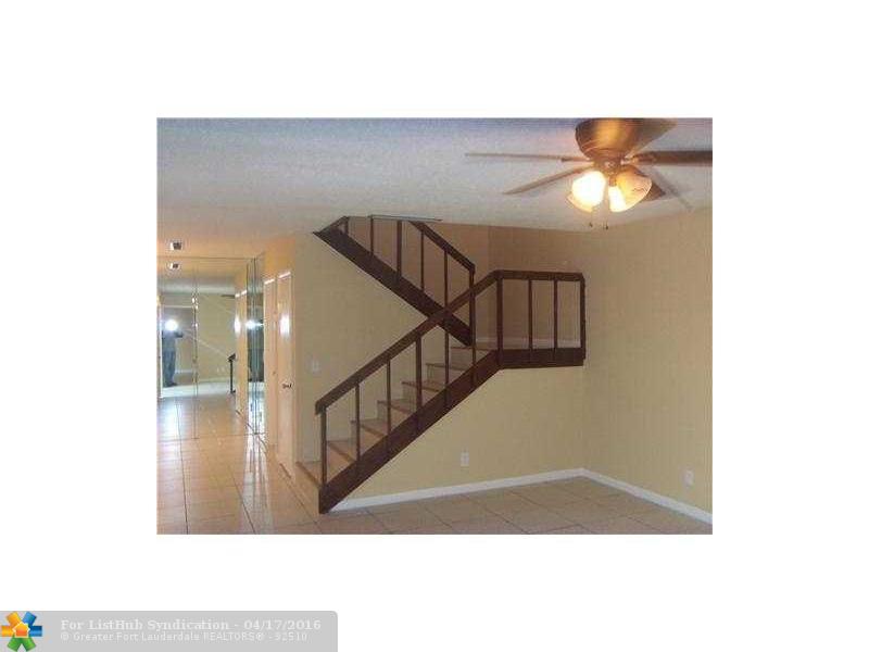 1104 Waterview Dr 1104, Palm Springs, FL 33461