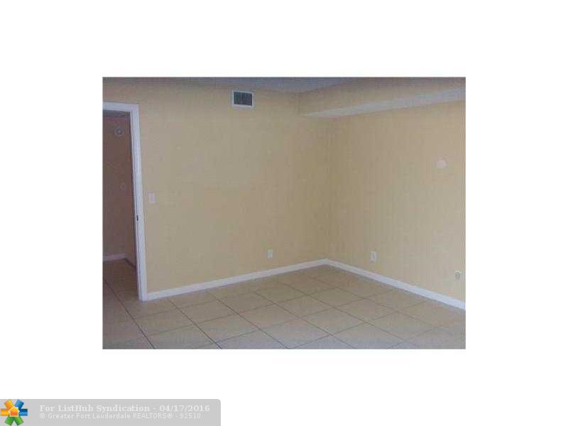 1104 Waterview Dr 1104, Palm Springs, FL 33461