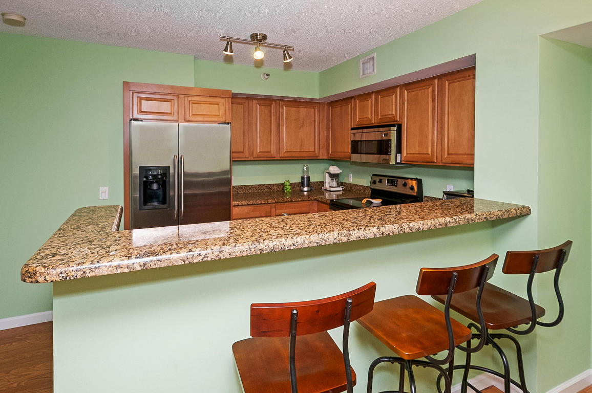 160 Yacht Club Way, Hypoluxo, FL 33462