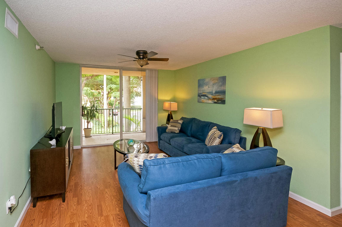 160 Yacht Club Way, Hypoluxo, FL 33462
